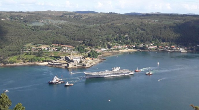 El portaaviones Príncipe de Asturias abandona Ferrol para su desguace en Turquía