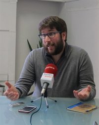Podemos pide la "inmediata" puesta en libertad del periodista Hamza Yalçin detenido el 3 de agosto en El Prat 
