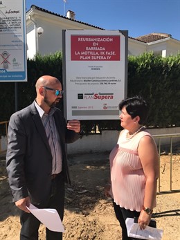 Llamas visita las obras en Dos Hermanas ejecutadas por el Plan Supera