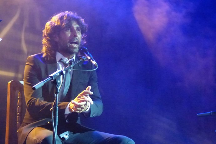 El cantaor Arcángel durante el espectáculo en los jardines del Campus de La Rábi