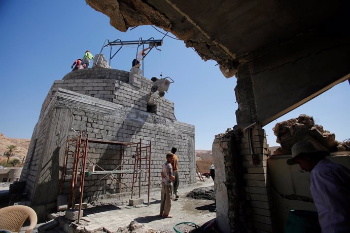 Reconstrucción de un templo yazidi en Bashiqa, Mosul 