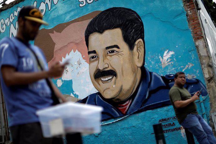 Mural con la imagen de Nicolás Maduro en Caracas