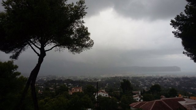 Cielo nublado a primera hora en Xàbia