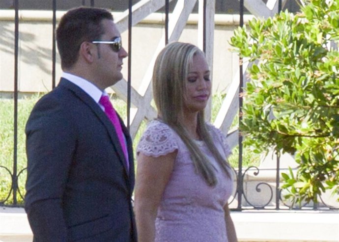 Belén Esteban, como una más con su familia política, se arropa en sus suegros