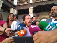 Echenique, de acuerdo con Colau en su rechazo a los ataques al turismo en Barcelona, aboga por "la vía democrática"