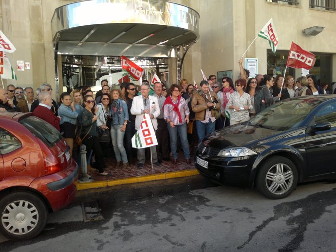 Trabajadores de la cadena kross hoteles de torremolinos y benalmádena protestan 