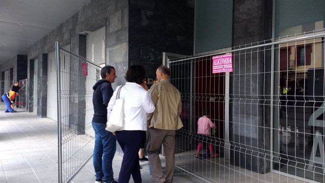 Vecinos regresan a sus viviendas