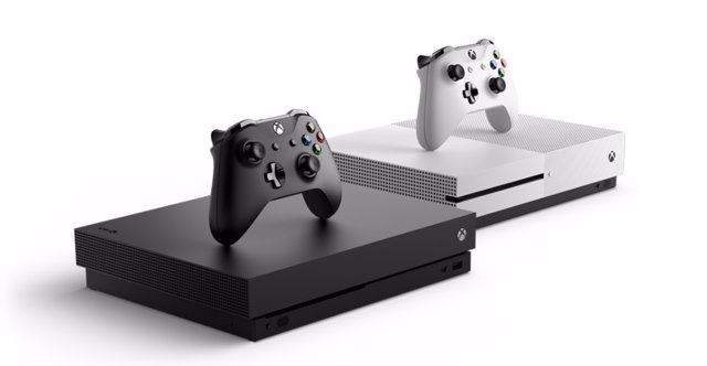 Xbox One en negre i blanc 
