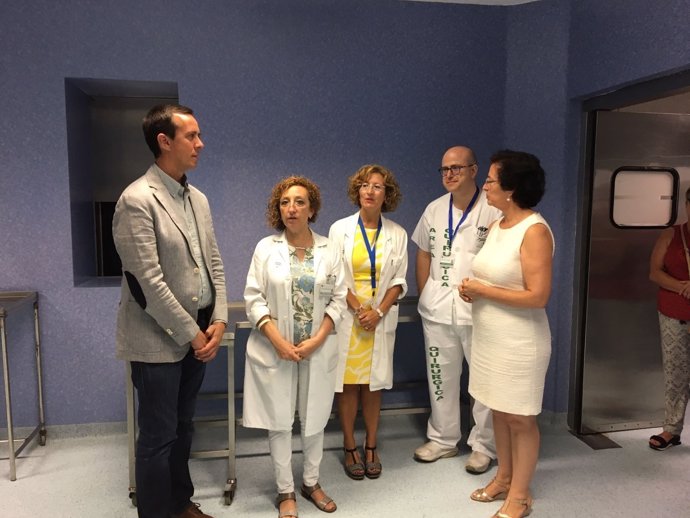 La delegada de la Junta en Almería visita el Hospital Torrecárdenas