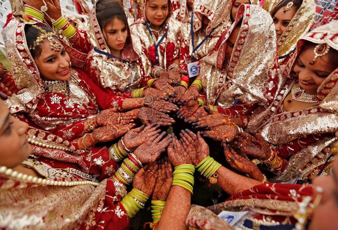 Mujeres que van a casarse en India