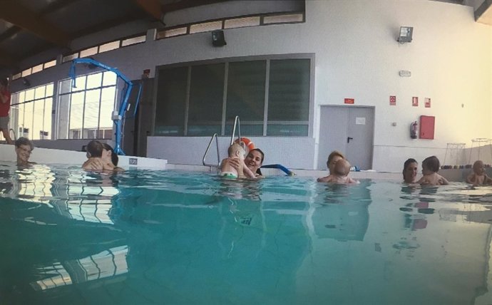 Np Experiencia Piloto De Contacto Con El Medio Acuático Para Bebés En La Piscina