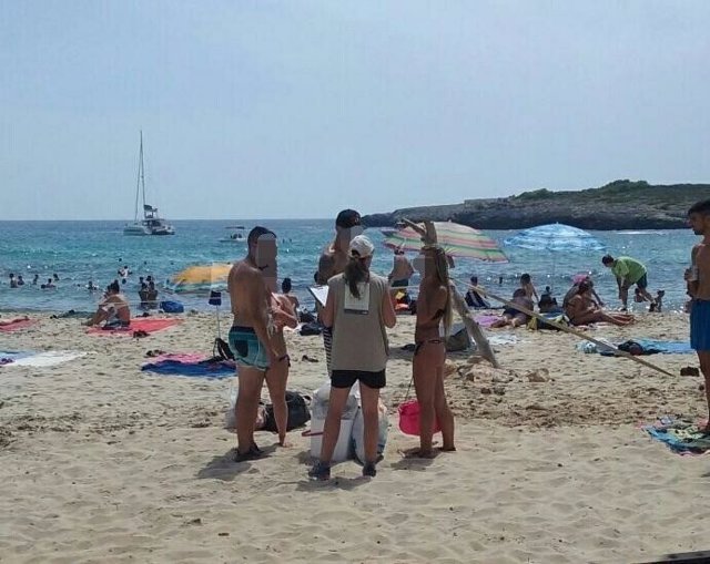 Cerca de 25.500 personas informadas sobre el abandono de residuos en las playas naturales de Baleares