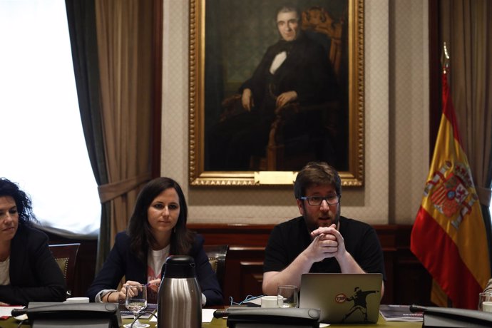 Ione Belarra, Miguel Urbán y Maribel Mora presentan a los medios un informe