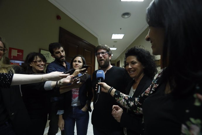 Ione Belarra, Miguel Urbán y Maribel Mora presentan a los medios un informe