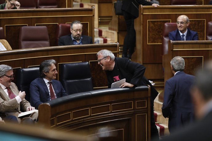 Félix Alonso, d'En Comú Podem, parla amb el ministre Iñigo de la Serna