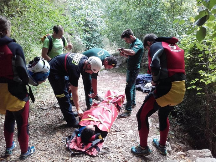 Rescate de una mujer en el barranco de Navedo (Peñarrubia)