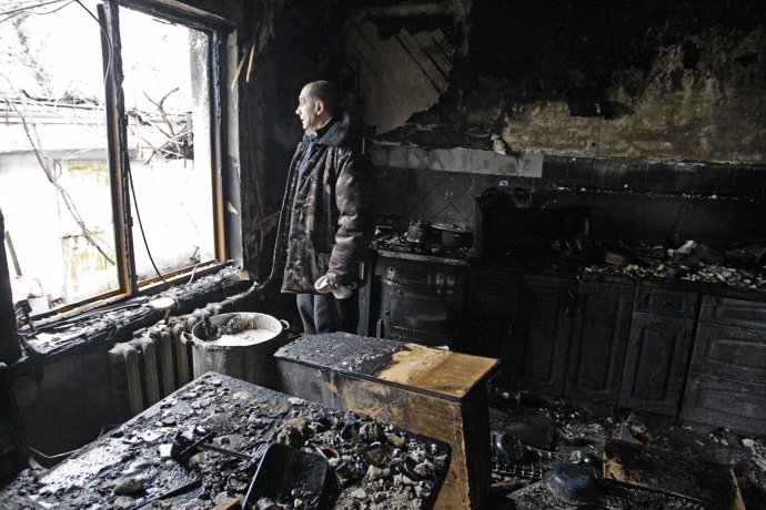 Vivienda dañada por los combates en Donetsk