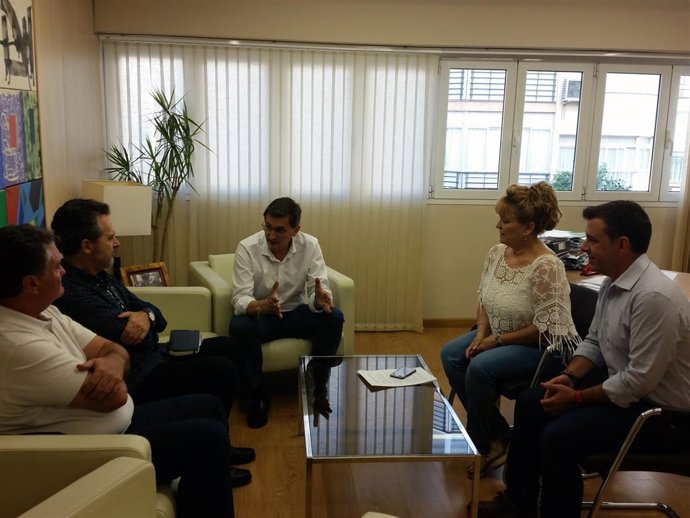 Psoe Almería. Nota Y Fotografía Psoe Reunión Ampa Conservatorio De Danza