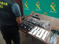 Investigan a un ambulante por vender armas prohibidas en Portonovo (Pontevedra)