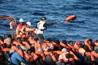 MSF suspende los rescates en el Mediterráneo por las restricciones de las autoridades libias