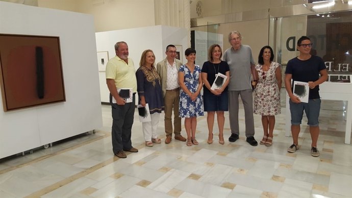 La consellera Fanny Tur en la inauguración de la exposición de Bechtold