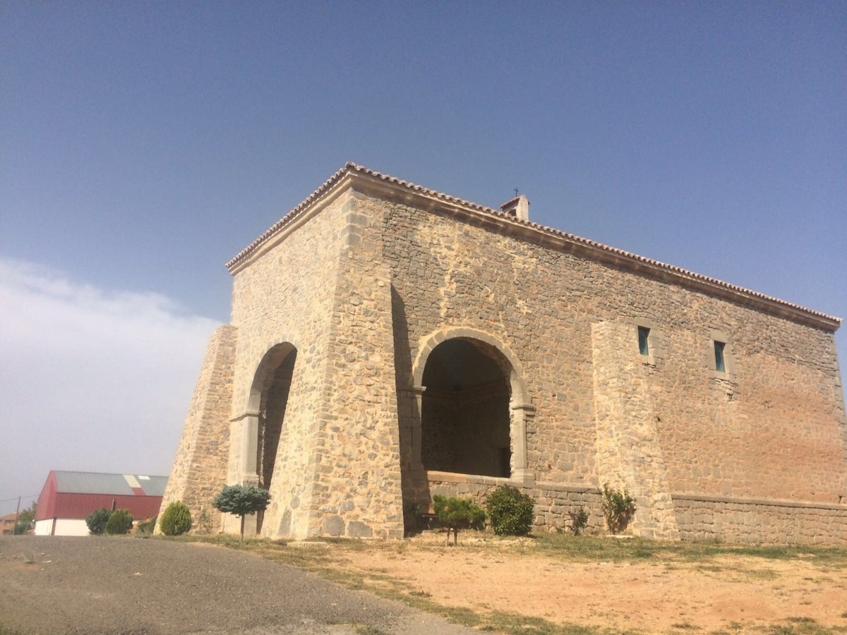 Foto de Jardín Iglesia Nuestra Señora de Loreto en Valacloche, Teruel
