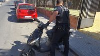 Detenido en Castilleja (Sevilla) el conductor de un ciclomotor robado que además triplicaba la tasa de alcoholemia