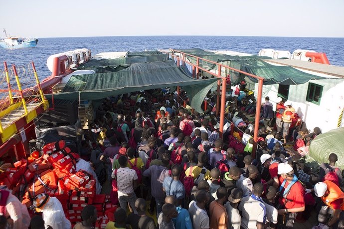 Barco de rescate de Save the Children en el Mediterráneo