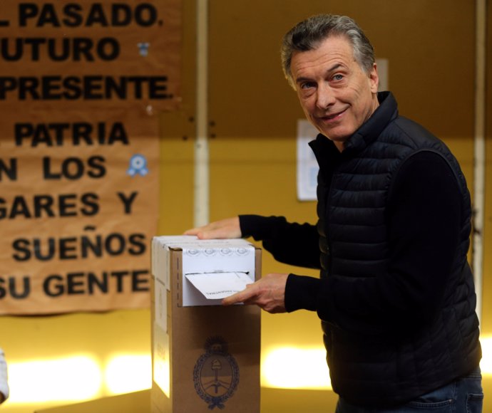 Argentine President Mauricio Macri casts his vote at a polling station in mid-te