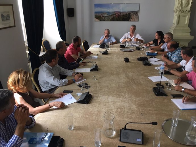 El Ayuntamiento De Málaga Informa: Fotografías (2) De La Reunión Con Los Taxista