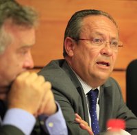 Ruiz Molina pide a PSOE y Podemos que retiren su enmienda sobre la carrera profesional de altos cargos