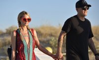 Paris Hilton presume de amor con su novio Chris Zylka en España