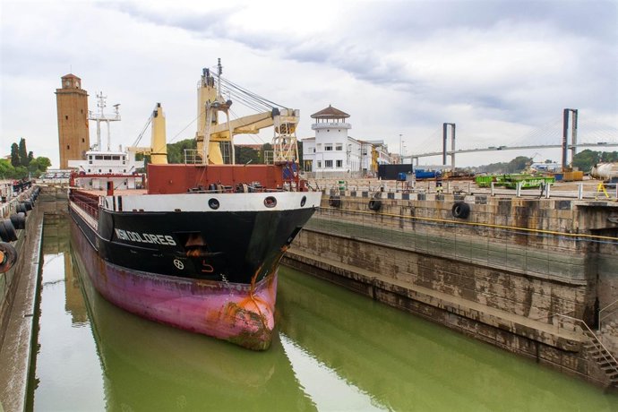 Barco en Astilleros del Guadalquivir,  en Sevilla