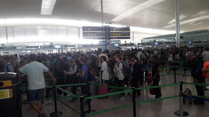 Cues en l'Aeroport del Prat