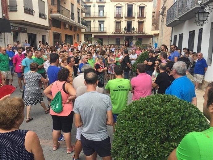 Minuto de silencio en la Vilavella en 2016 por la muerte del joven en los bous