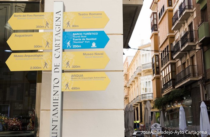 Turismo invierte cerca de 13.000 euros en mejorar la señalizacion turistica 