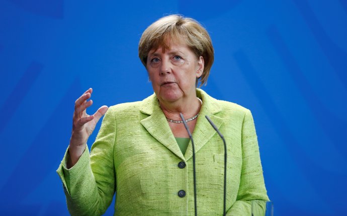 Merkel se compromete a financiar acciones que frenen la inmigración a E