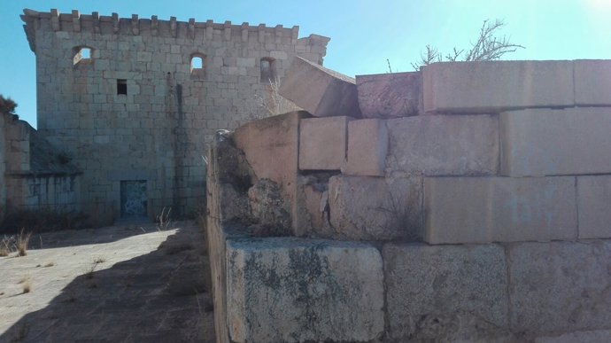 Imagen de algunos de los desperfectos del Castillo de Mula