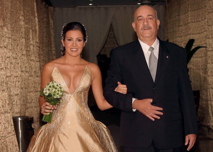 Virginia Troconis triste por la muerte de su padre Luis Gerardo Candia Isaura