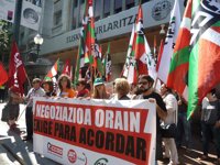 CCOO firma convenios para el 80% de los empleados vascos y UGT para el 70% de los trabajadores