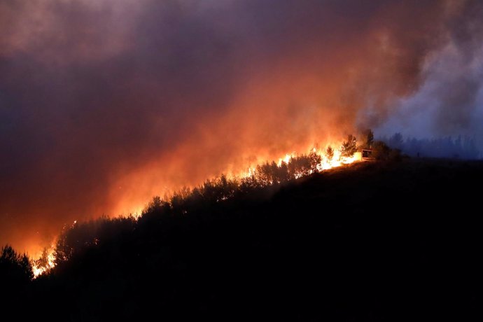 Incendio en Metochi, al norte de Atenas