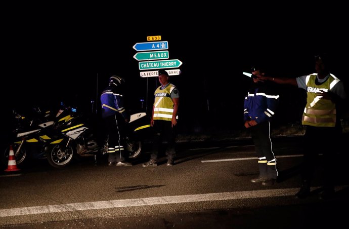 Control policial cerca de la pizzería