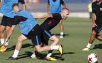 Iniesta no entrena con el grupo y es duda para el Clásico