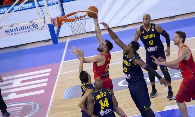 Pierre Oriola Pau Gasol selección española baloncesto España Venezuela