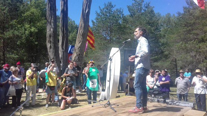 Jordi Cuixart (Òmnium) ante el Pi de les Tres Branques