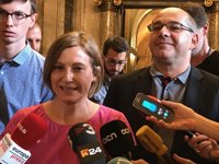 Carme Forcadell reta al TC a suspender también la lectura única en 14 autonomías y el Congreso