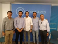 Casado (PP) acusa al PSOE de intentar "blanquear" a Podemos "con pactos de perdedores como el de C-LM"
