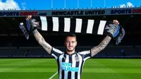 Joselu firma tres años con el Newcastle de Benítez
