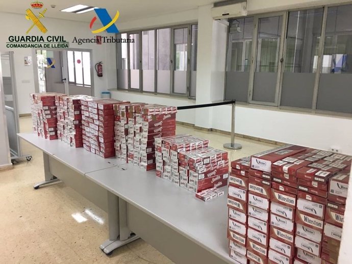 Cajetillas de tabaco de contrabando intervenidas en Lleida.