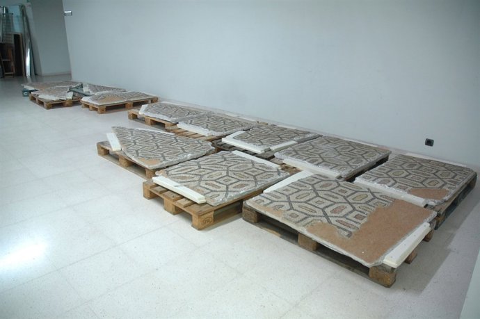 El MARQ inicia la restauración del mosaico romano de Villa Petraria 